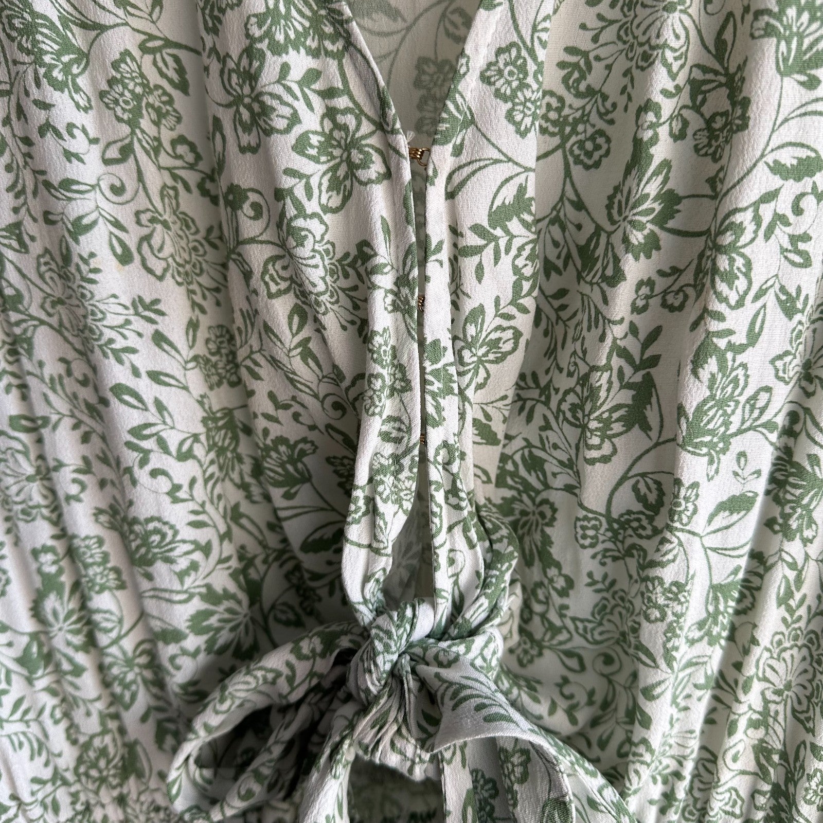 KIVARI Valley Floral Mini Dress Size AU14 US10 Viscose Tiered, Flutter Sleeves