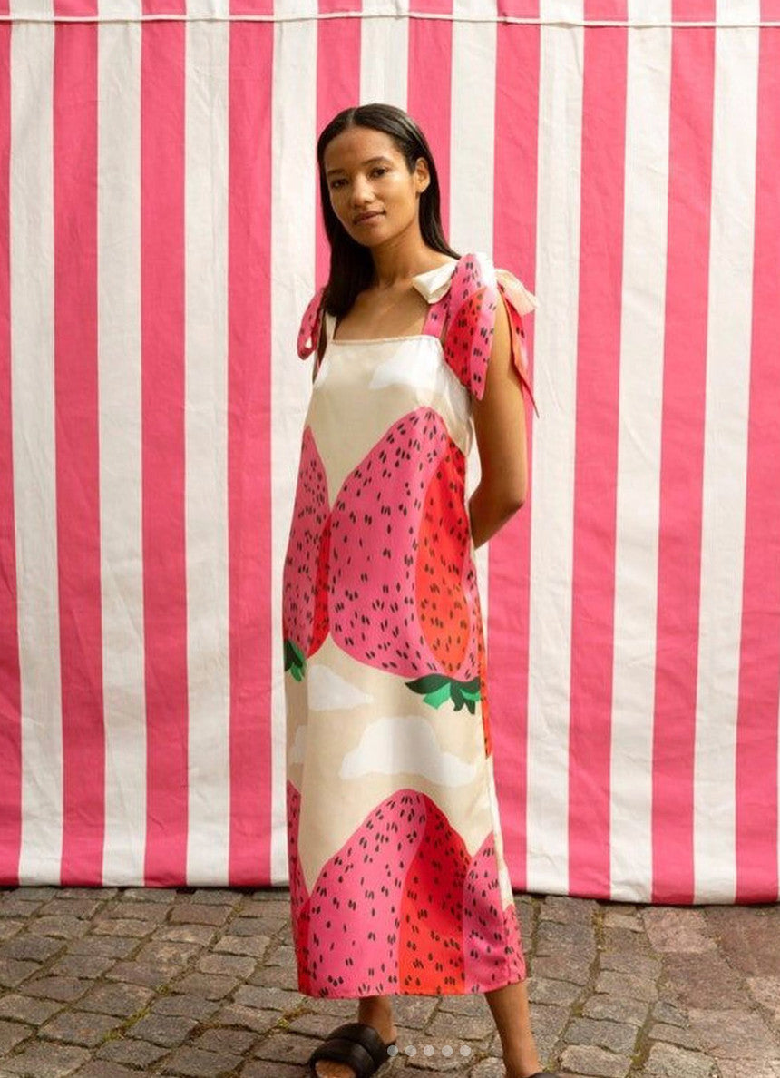 MARIMEKKO Maija Isola Strawberry Mountains silk Dress Sz 36 AU6-8, US2-4