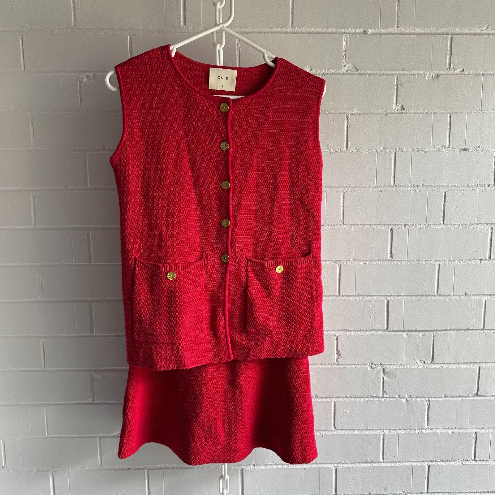 ONTE Helena Gilet & Mini Skirt knit SET Size S Red AU8 US4 Cotton Gold hardware