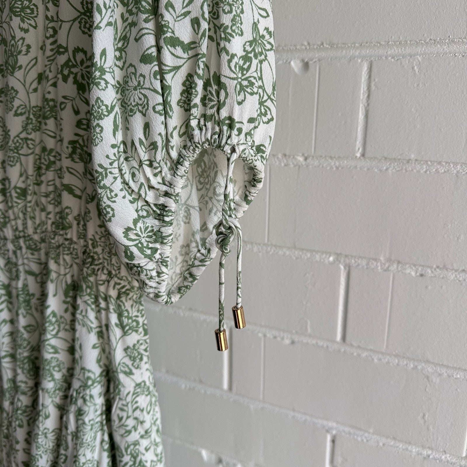 KIVARI Valley Floral Mini Dress Size AU14 US10 Viscose Tiered, Flutter Sleeves