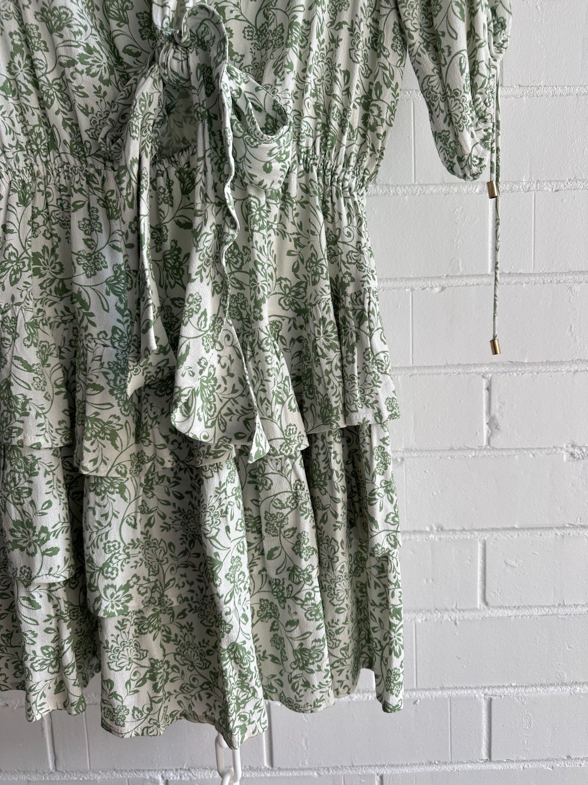 KIVARI Valley Floral Mini Dress Size AU14 US10 Viscose Tiered, Flutter Sleeves