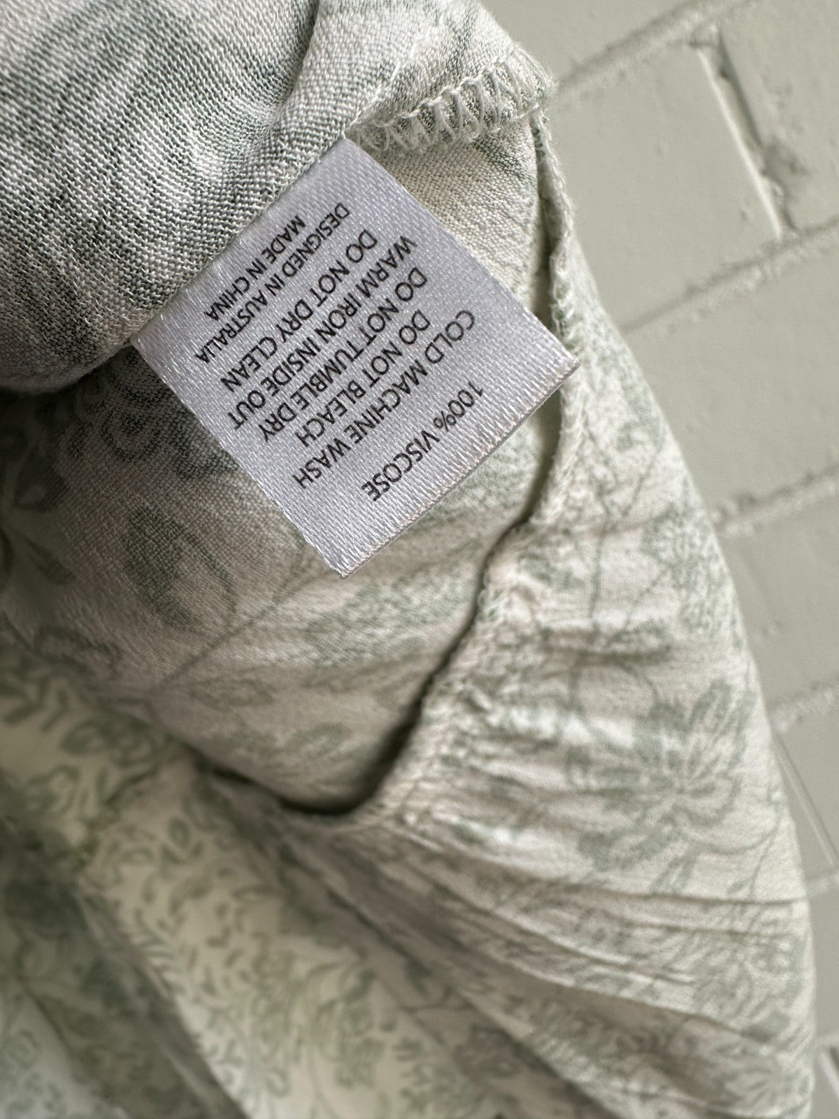 KIVARI Valley Floral Mini Dress Size AU14 US10 Viscose Tiered, Flutter Sleeves